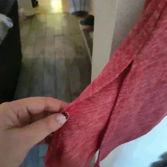 Torrid Super Soft Plush V-Neck Drop Shoulder Sharkbite Hem Top size 1 #171 - Picture 5 of 5